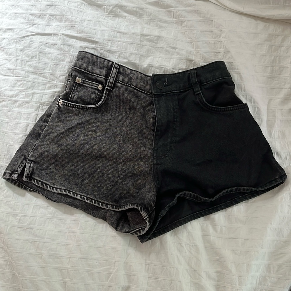 Bershka split color shorts!